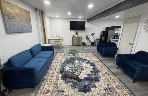 Queens Apartment | 15 Minutes from JFK & LaGuardia Airport. Nice loft Apartment