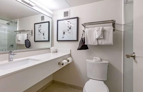 Rockville House | Modern Comfort near Biotech Corridor and Easy Access to I-270