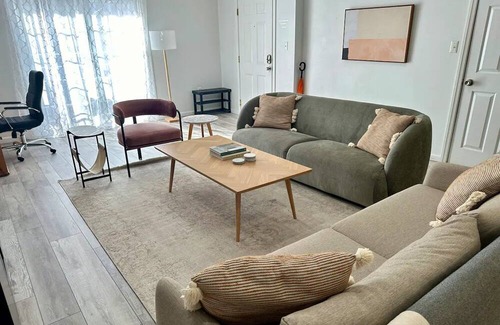 Union City Apartment | Modern 5BR Oasis: 15 Mins to NYC