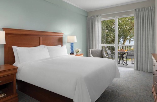 Harbour Town Resort | Marriott Harbour Club Resort - 2 Bedroom, 2 Bath, Kitchen, Living Area