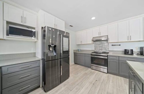 Monterey Park House | Pool/BBQ Grill/Hot Tub/Karaoke/Billards & Jacuzzi