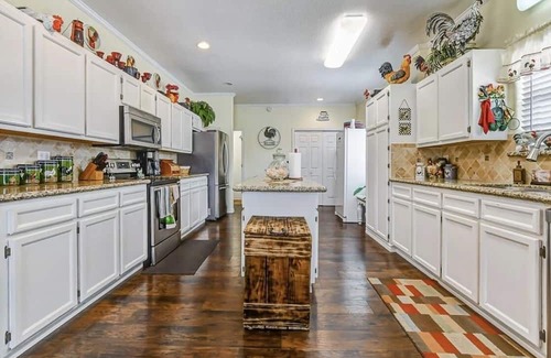 Galveston House | Marvelous 5-bedroom house in Bolivar Peninsula with WiFi, AC and fenced yard