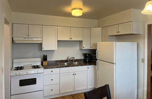 Midtown Apartment | Entire apartment close to downtown - 2 queen beds