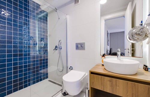 Bodrum City Center Apartment | Stylish Flat w Pool n Balcony 5 min to Beach