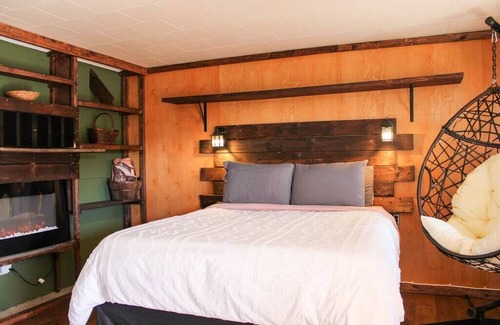 Howard House | Black Bear Lodge 2 Su