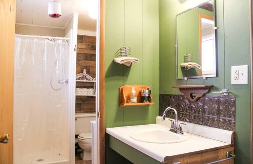 Howard House | Black Bear Lodge 2 Su