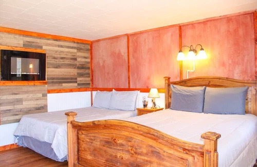 Howard House | Black Bear Lodge 6 Su