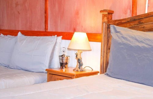 Howard House | Black Bear Lodge 6 Su