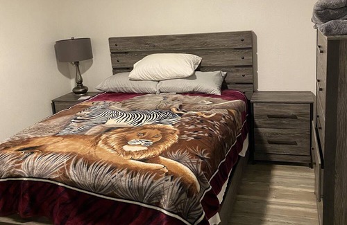 Palisade Apartment | Private and comfortable clean and a bubbling hot tub two bath rooms one bedroom