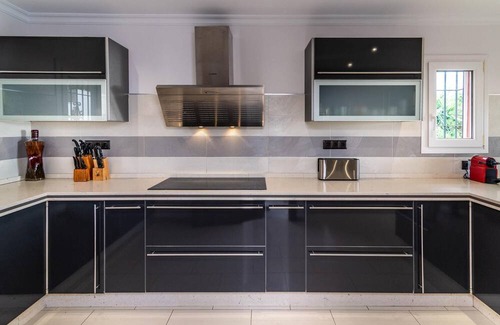 Urbanizacion el Rosario Villa | LAS ADELFAS: ANDALUSIAN STYLE VILLA WITH SEA VIEW