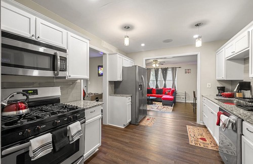 East Point House | Big Red House in ATL by Hartsfield-Jackson Airport