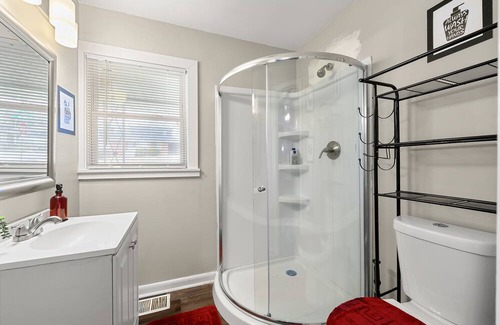 East Point House | Big Red House in ATL by Hartsfield-Jackson Airport