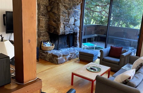 Tahoe City Condo | Tahoe Tavern Townhouse
