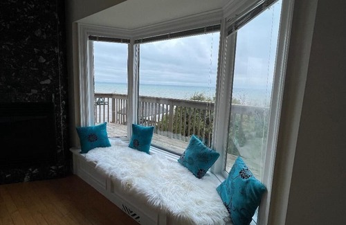 Grimsby House | Waterfront House For Rent at Grimsby Lakeside