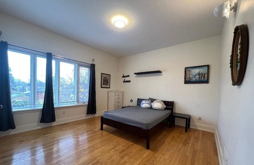 Grimsby House | Waterfront House For Rent at Grimsby Lakeside