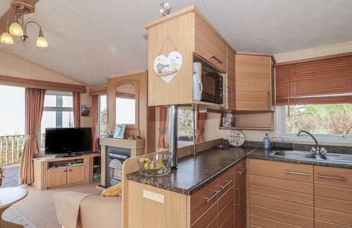 Fiddington Cottage | BAYVIEW 22, pet friendly, with a garden in West Quantoxhead