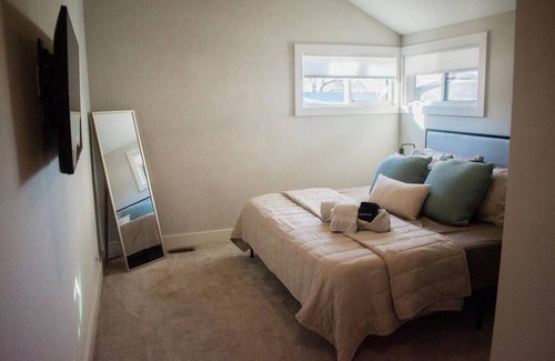 Simpsonville House | Downtown Bungalow with king ensuite, coffee station, laundry, & wifi,