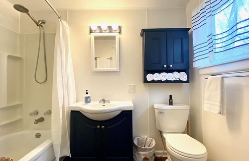 South Haven Cottage | Lakefront Cottage with Private Beach 10 min from South Haven