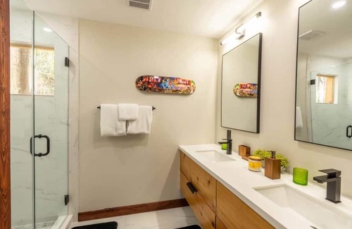 Brevard Cottage | Glamping in Brevard - Hellbender Treehouse