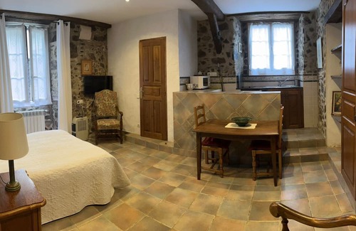 Navarra Pyrenees Apartment | Studio Apartment 'Etxezuria' with Mountain View, Private Garden and Wi-Fi