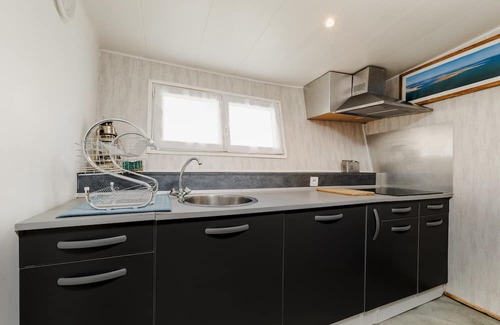 Bassins a Flot Boat Rental | Boat 'Péniche Destinée' with Balcony, Wi-Fi and Air Conditioning