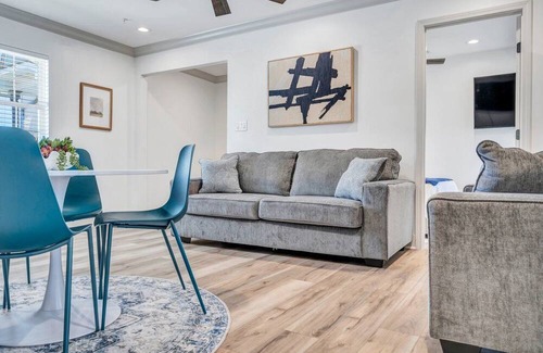 Tulane - Gravier House | Modern Comfort in NOLA: 3BR, 2BA Mid-City - Close to Downtown