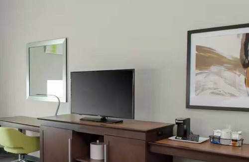 Columbus House | Family-Friendly Suite | Free Parking & Free Breakfast | Minutes from Downtown