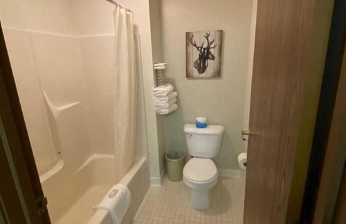 Boulder Junction House | Boulder Bear Motor Lodge - Two Queen Beds 119 Front