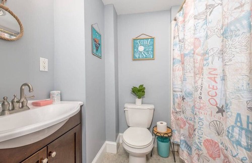 East Bayside Apartment | Your Home in Portland! Lovely 2BR Near Old Port
