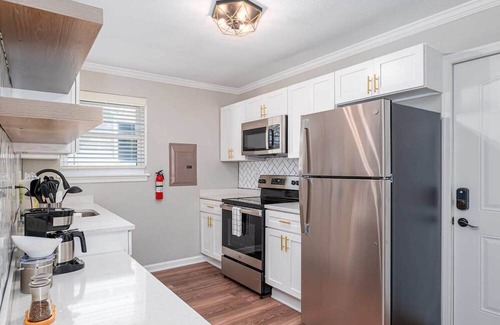 Cottage Line Apartment | The Tide Suite / Direct Beach Access