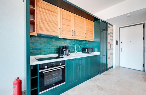 Alacati Apartment | Luxury Flat w Balcony and Shared Pool in Alacati