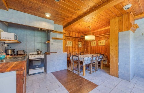 Golondrinas House | Cozy holiday house right by the lake. n