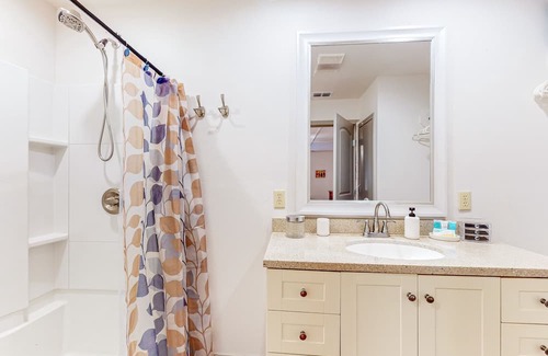 Knox City House | Recently renovated dog-friendly home with enclosed backyard, streaming, patio