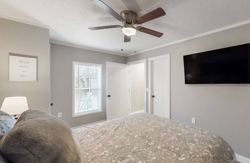 McKinney House | Dog-friendly home near downtown with grill, streaming, washer/dryer, small deck