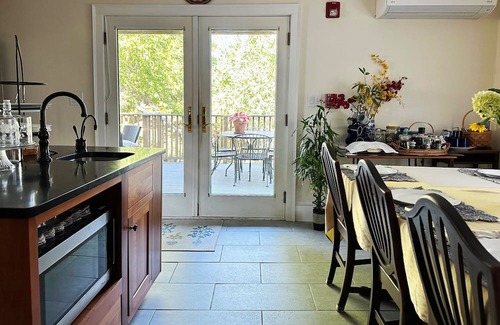 Salem Bed & Breakfast | Charming 3rd floor room for 2. Walk to all attractions, train & beaches.
