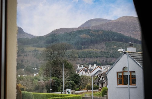Newcastle House | Immaculate 3-Bed House in Newcastle