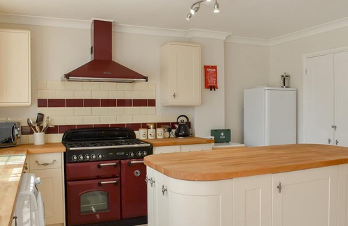 Lifton Cottage | A charming apartment oozing character, located within the delightful village of Lifton.