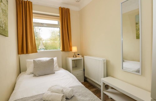 Skegness House | MARTELL COTTAGE, with a garden in Anderby Creek