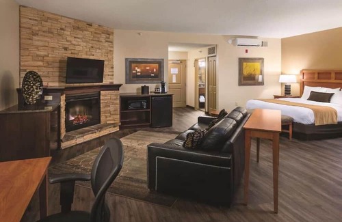 South Loop House | Luxe Comfort Near the Mall: Free Airport Shuttle & Great Beds