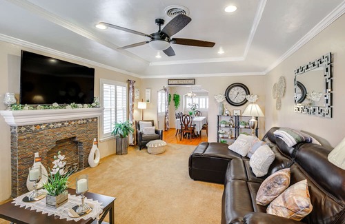 Harbor Gateway North House | Stylish Los Angeles Bungalow - 7 Mi to USC!
