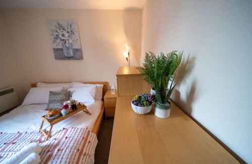 Ipswich Apartment | Neptune Marina - Beautiful Marina Apartment