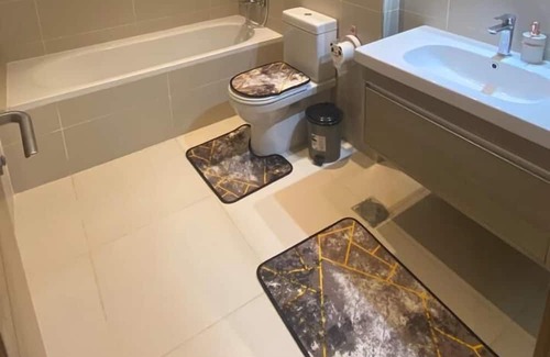 Al-Khalifa Apartment | Carrara White 3BR APT Garden and Pool