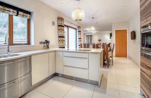 Neath Cottage | 5 bedroom accommodation in Neath