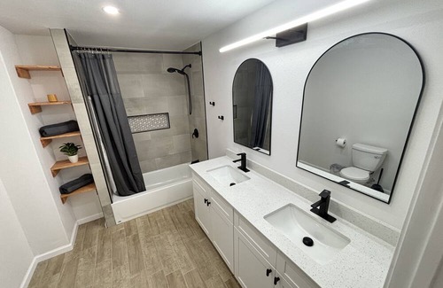Garland House | Family & Friends Welcomed to Newly Renovated Home. Nearby Garland-Dallas-Plano