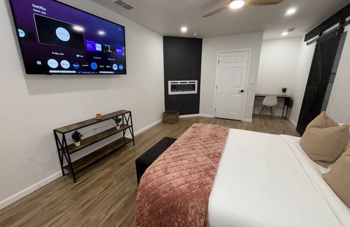 Garland House | Family & Friends Welcomed to Newly Renovated Home. Nearby Garland-Dallas-Plano