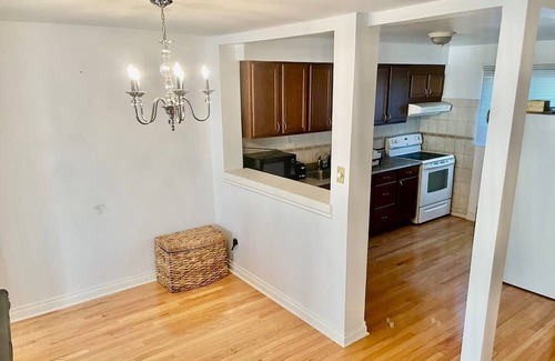 Mississauga Valleys House | Entire 3 Bedroom Townhome
