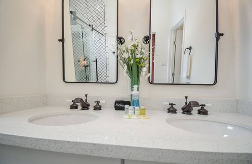 San Jacinto House | Zimmermannshaus, Coastal Charmer, Walk to Beach