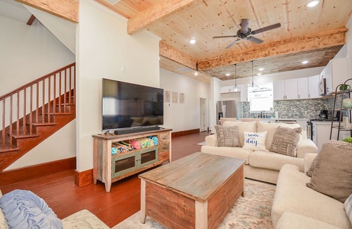 San Jacinto House | Zimmermannshaus, Coastal Charmer, Walk to Beach