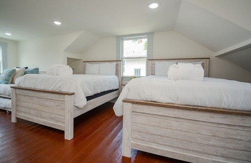 San Jacinto House | Zimmermannshaus, Coastal Charmer, Walk to Beach