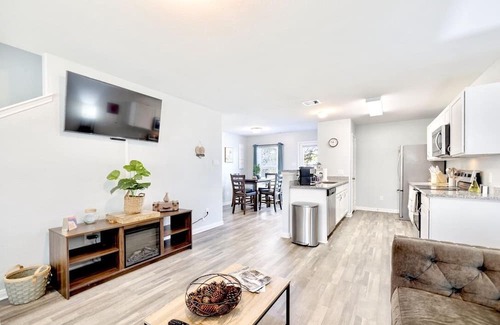 Livingston House | Private Lake Livingston Retreat with Amenities!